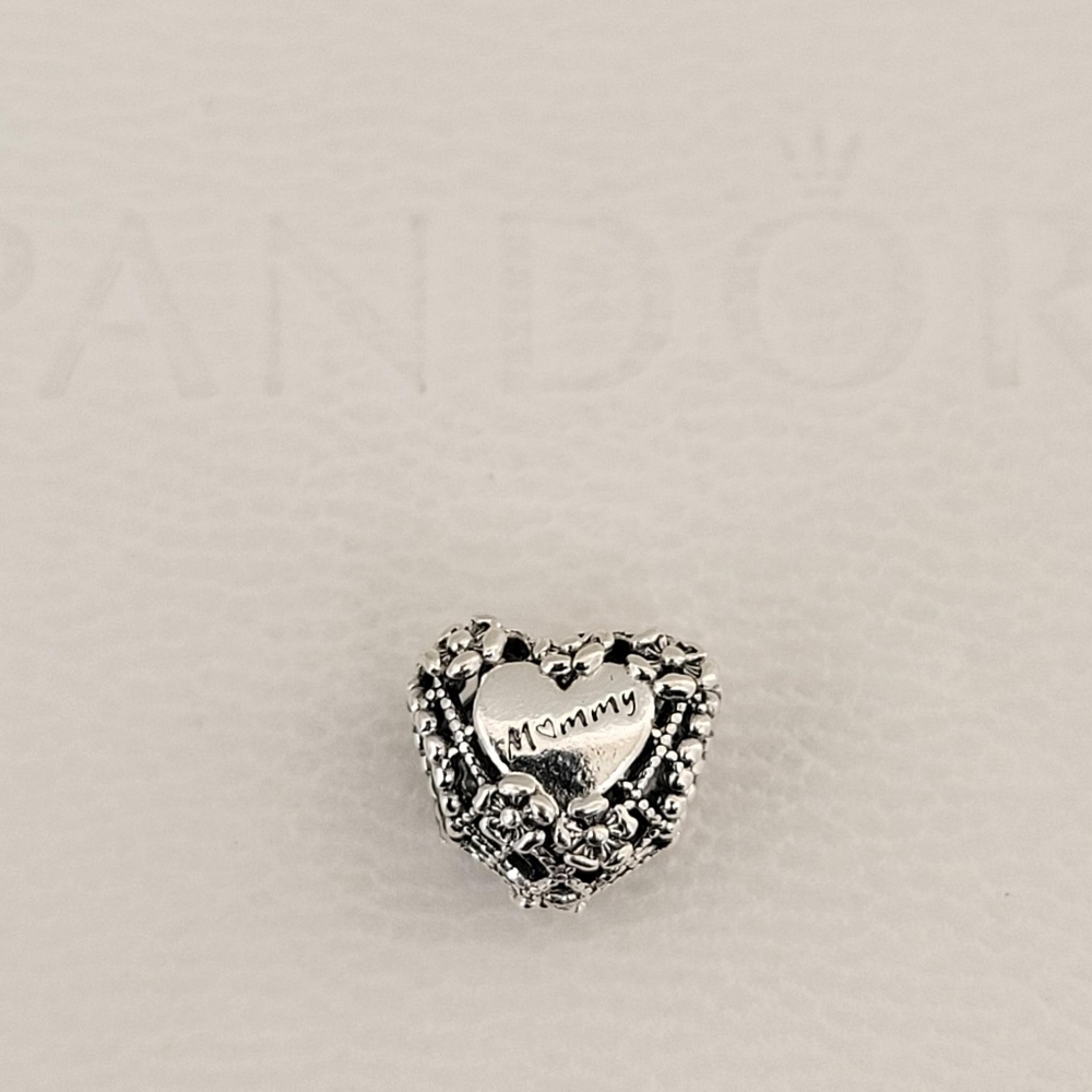 ♥️Authentic Pandora ⭐️RETIRED⭐️ MOMMY HEART CHARM